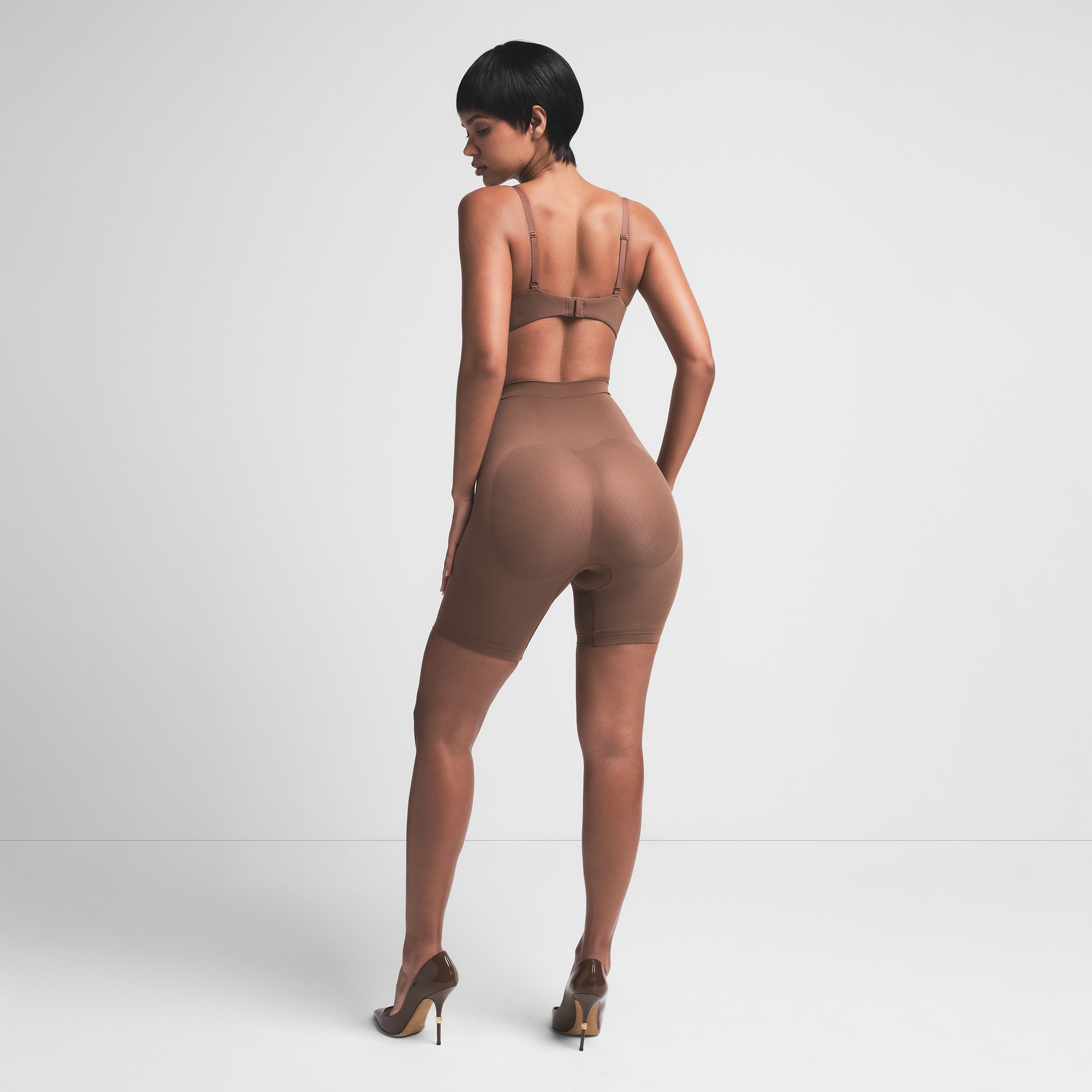 MID THIGH SHORT - Image 4