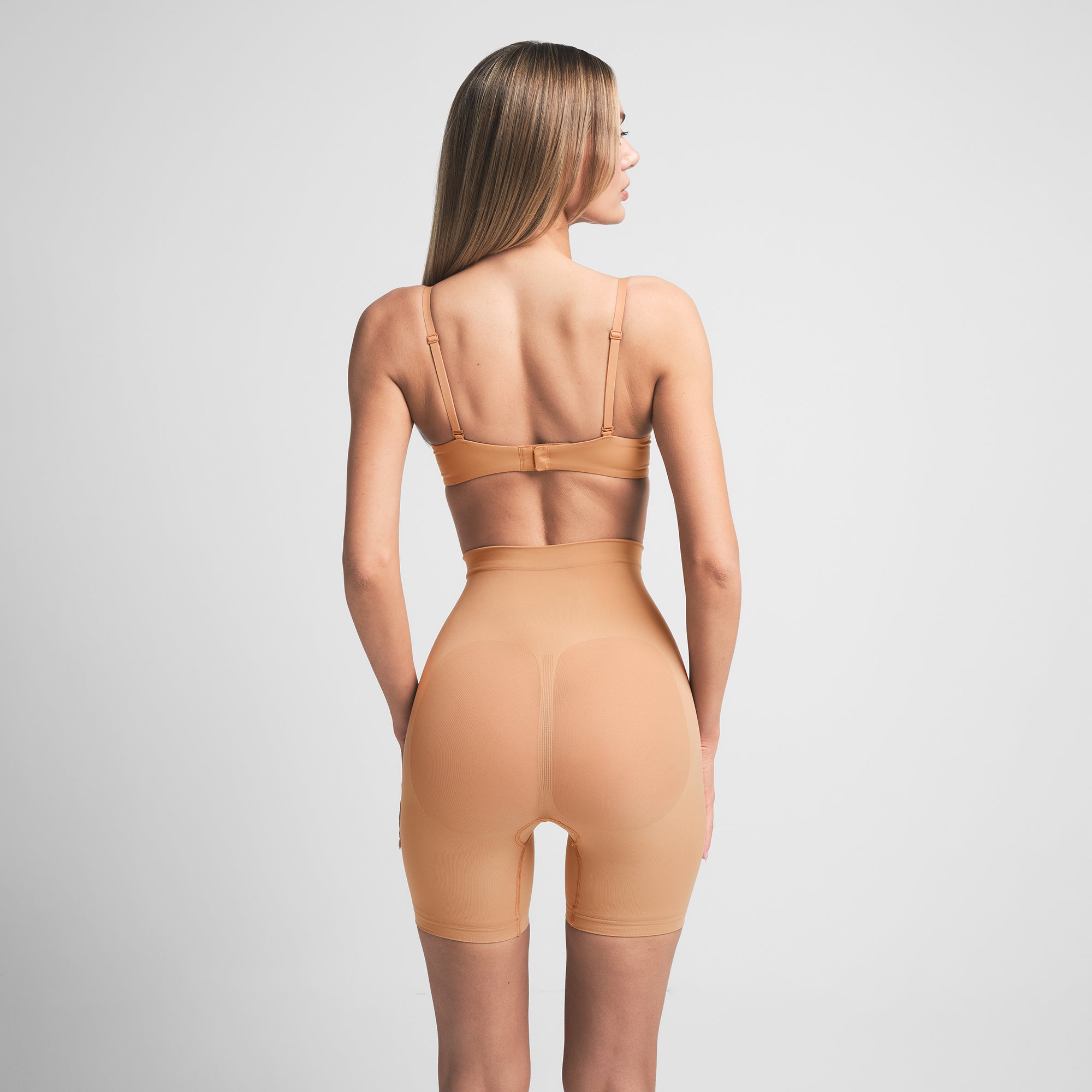 MID THIGH SHORT - Image 4