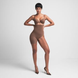 SEAMLESS SCULPT SOLUTION SHORT LEFT LEG EXPOSED