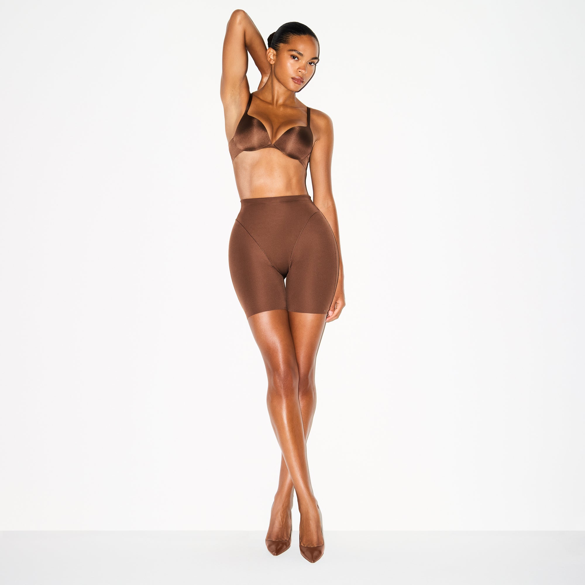 BUTT AND HIP ENHANCING MID THIGH SHORT
