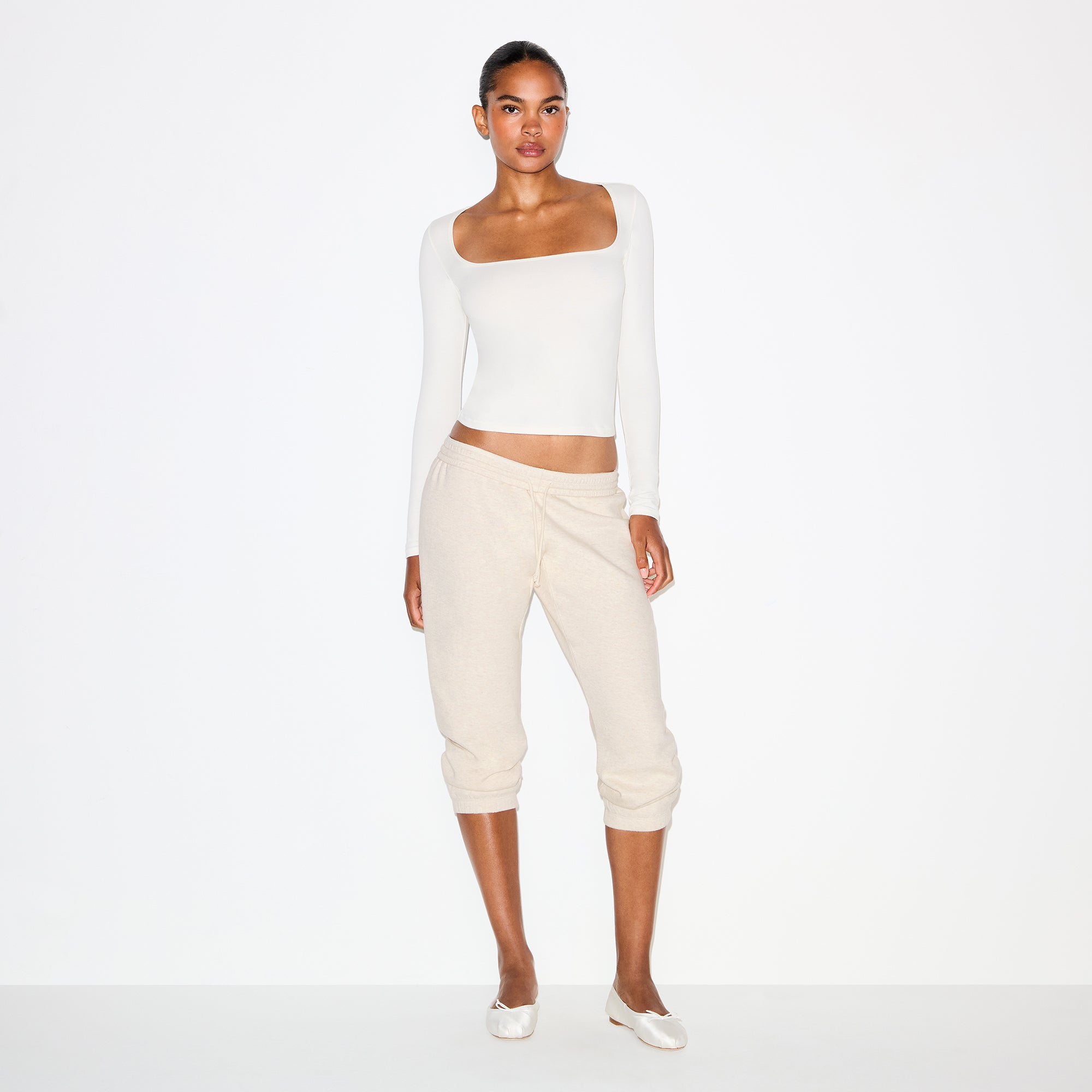 LOW RISE CAPRI JOGGER