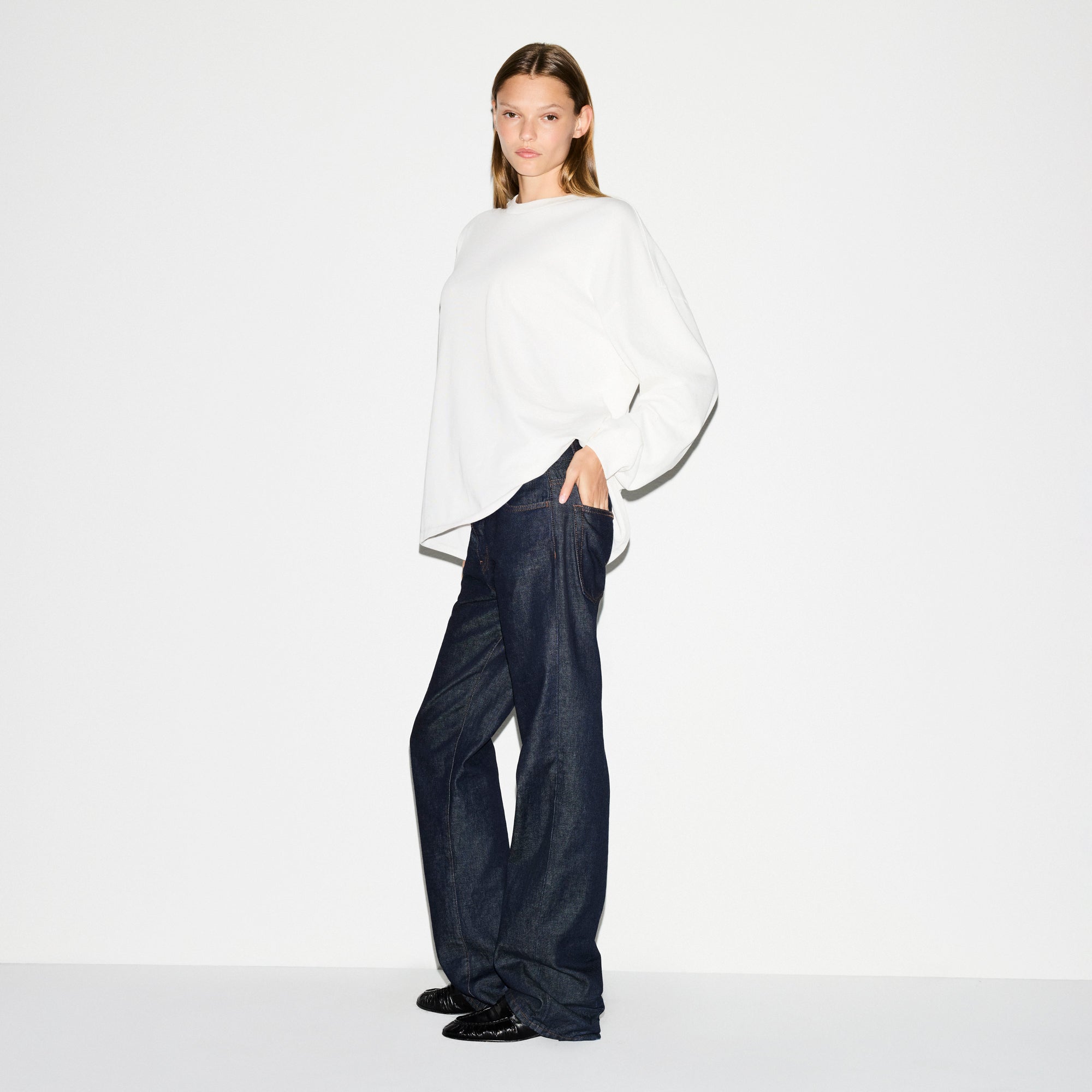 OVERSIZED LONG SLEEVE T-SHIRT