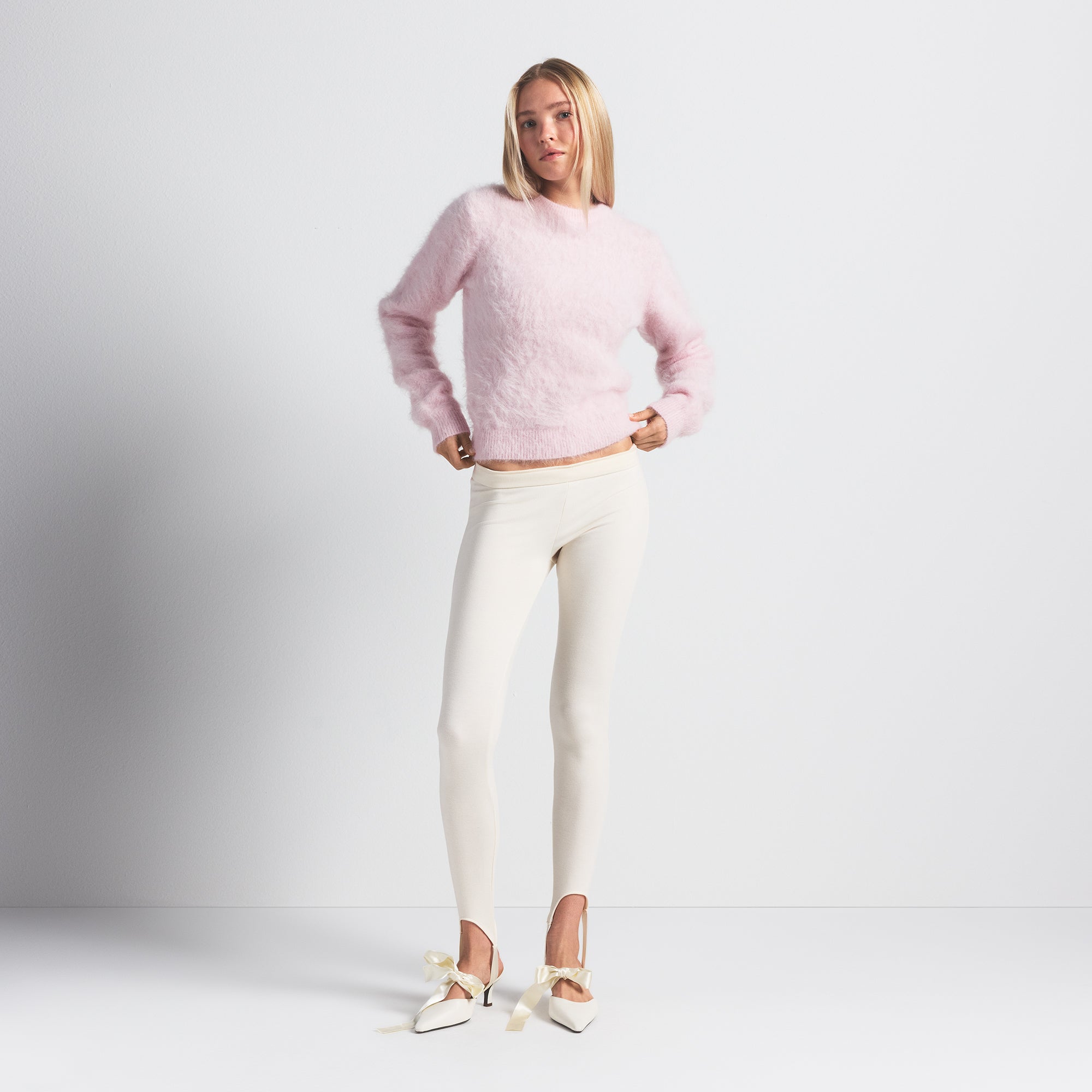 CREWNECK SWEATER