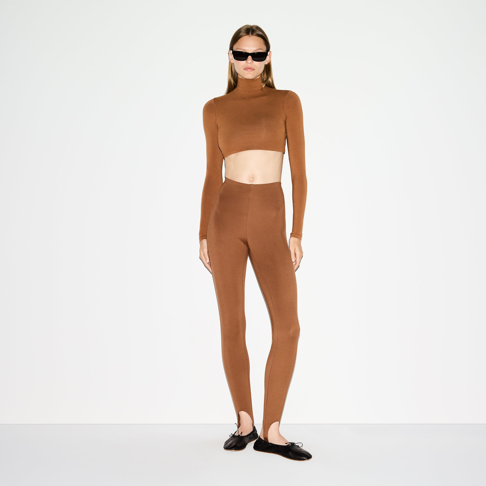 HIGH-WAISTED STIRRUP LEGGING - Image 2