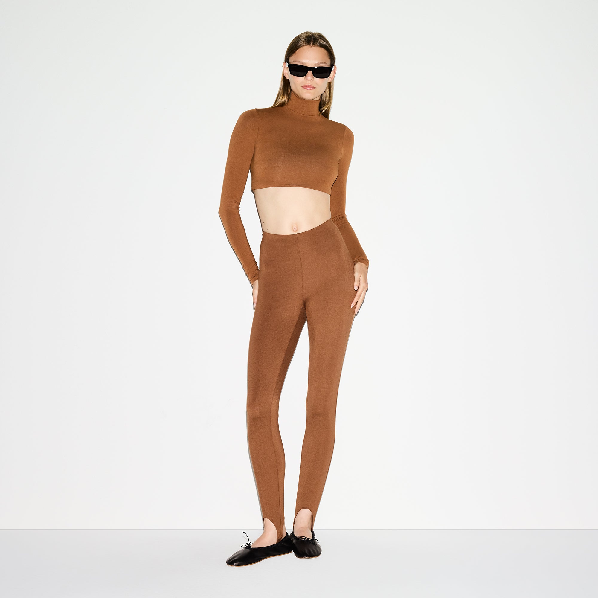 HIGH-WAISTED STIRRUP LEGGING - Image 8