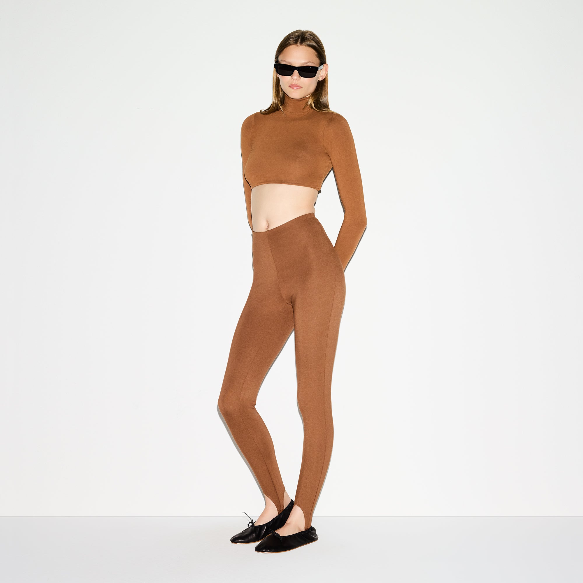 HIGH-WAISTED STIRRUP LEGGING - Image 6