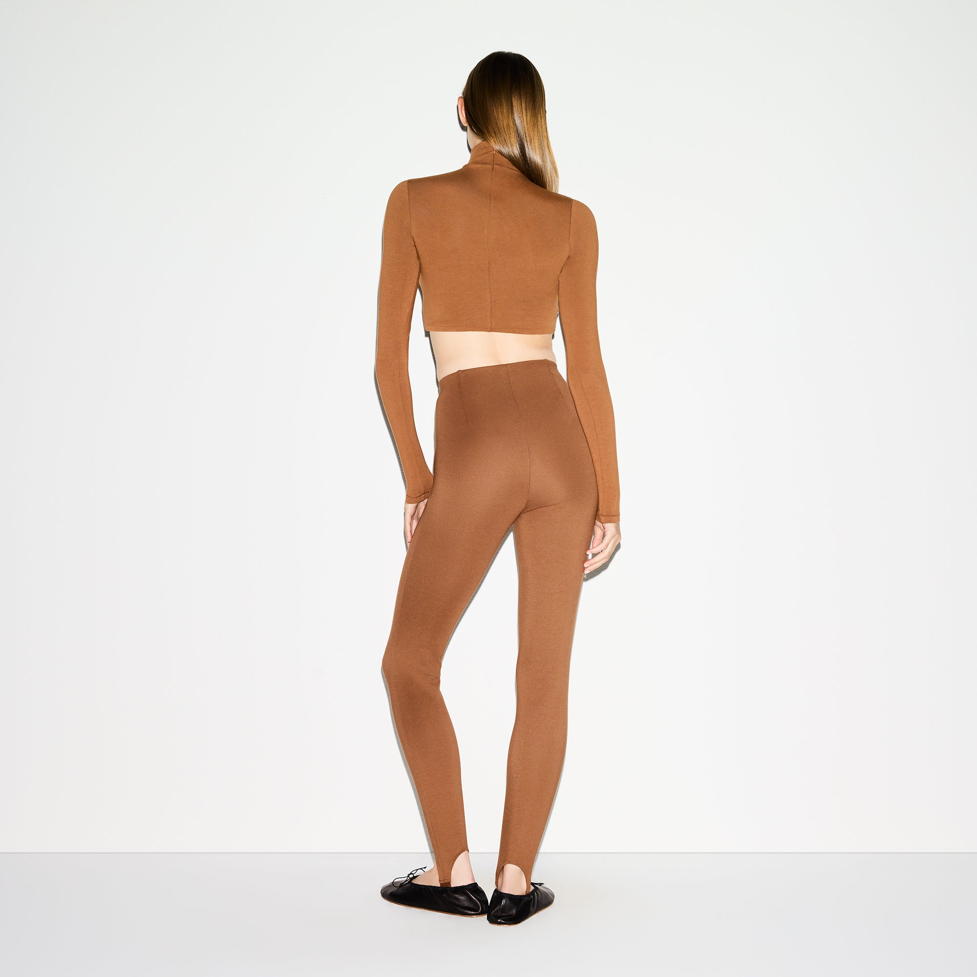 HIGH-WAISTED STIRRUP LEGGING - Image 9