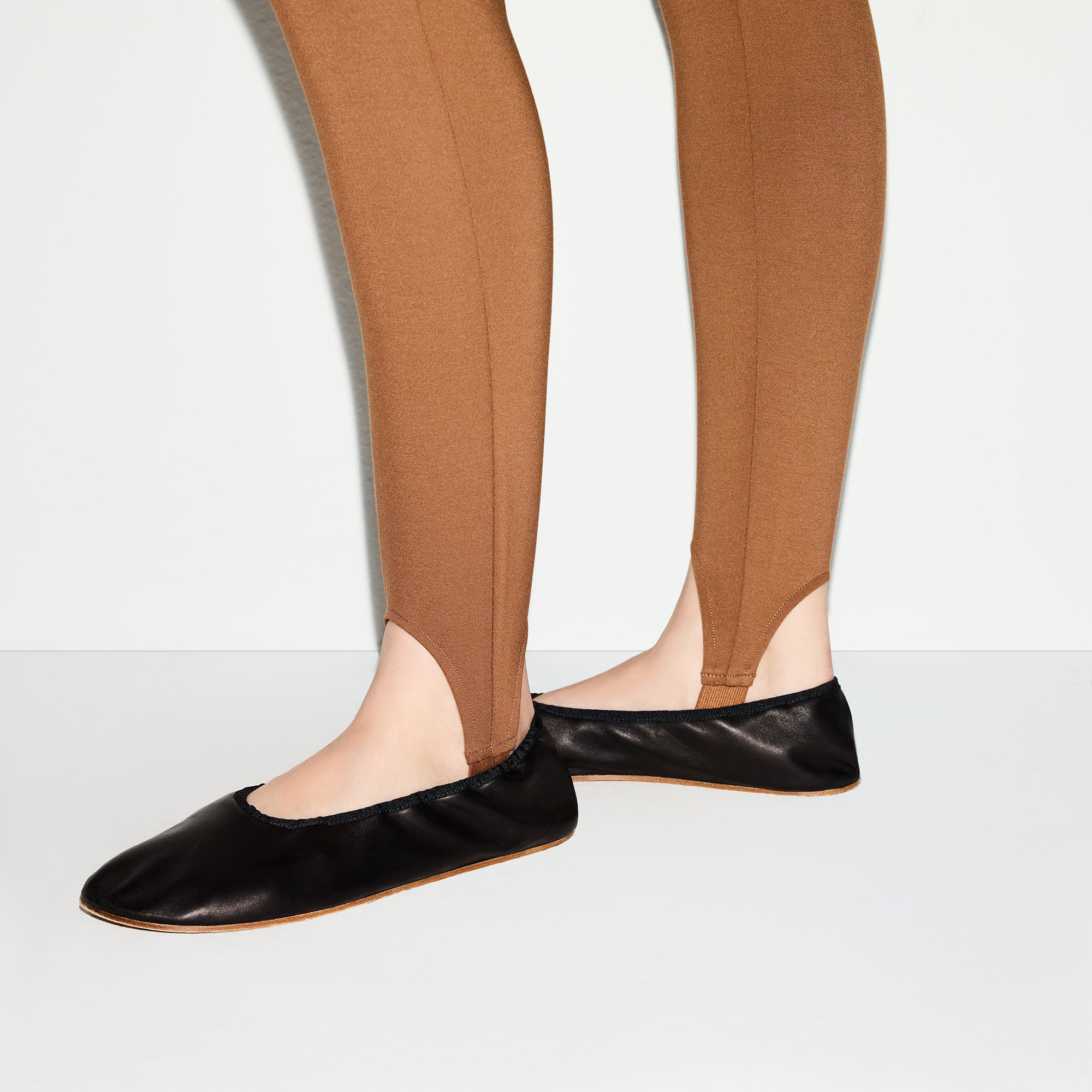 HIGH-WAISTED STIRRUP LEGGING - Image 3