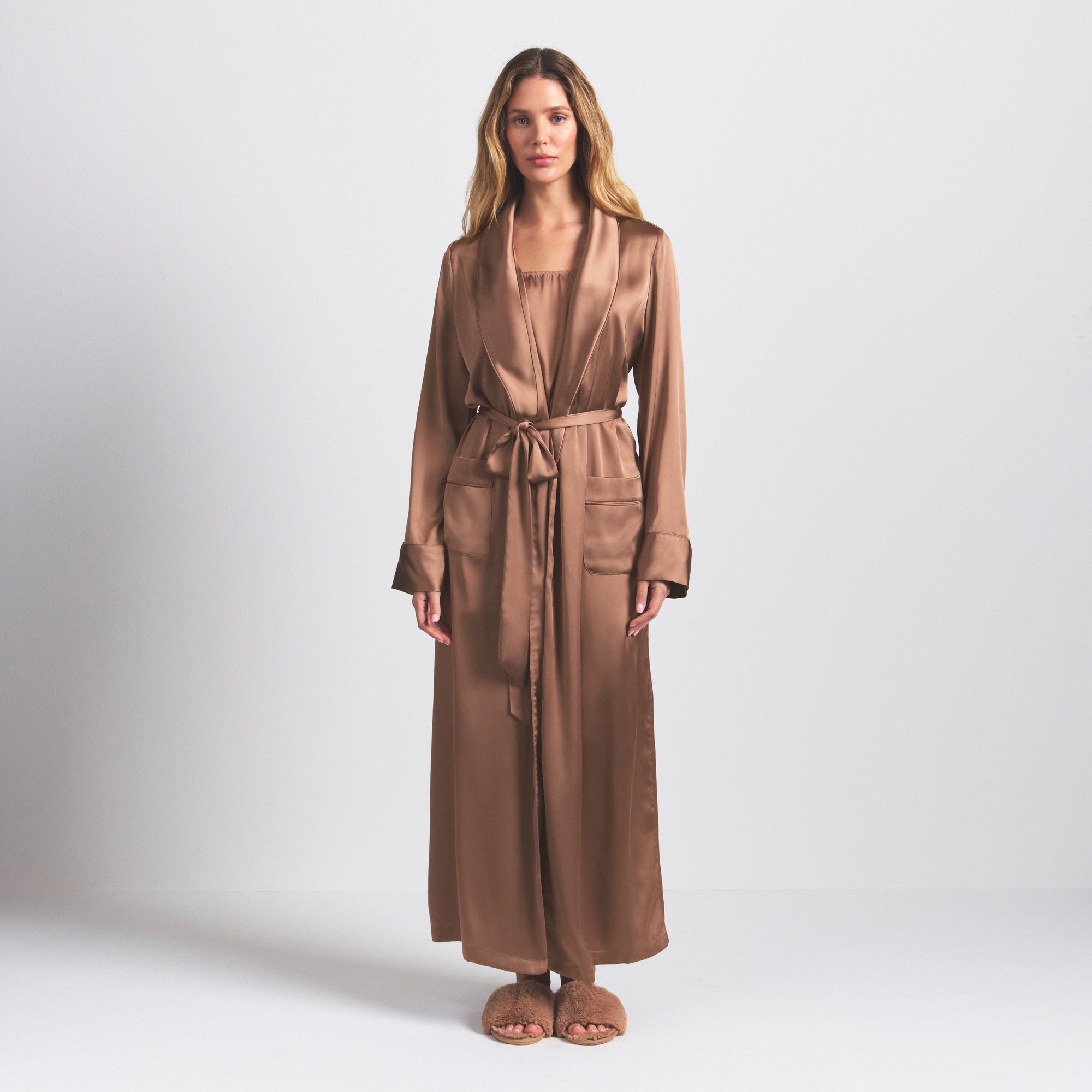 LONG ROBE