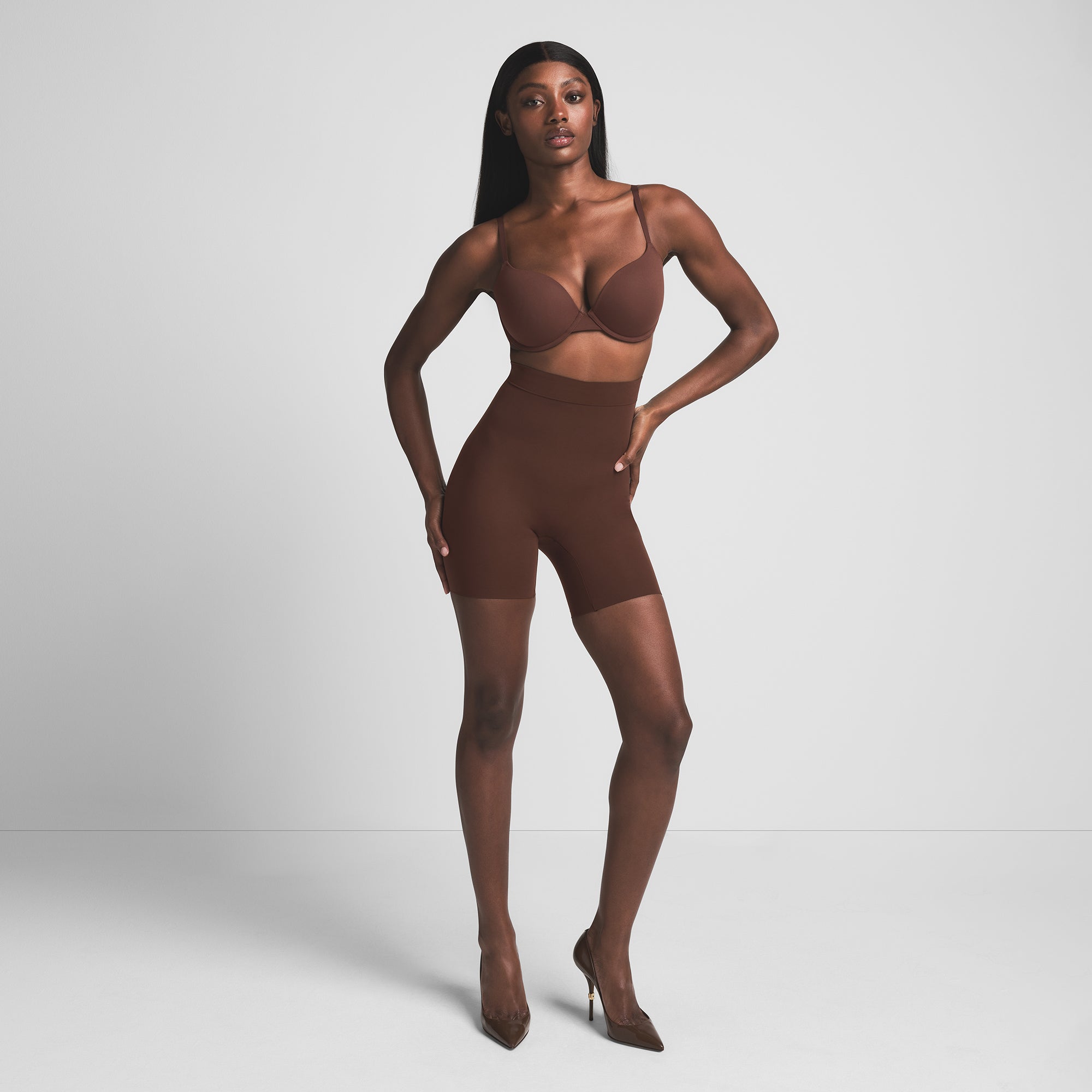 HIGH-WAISTED MID THIGH SHORT - Image 4