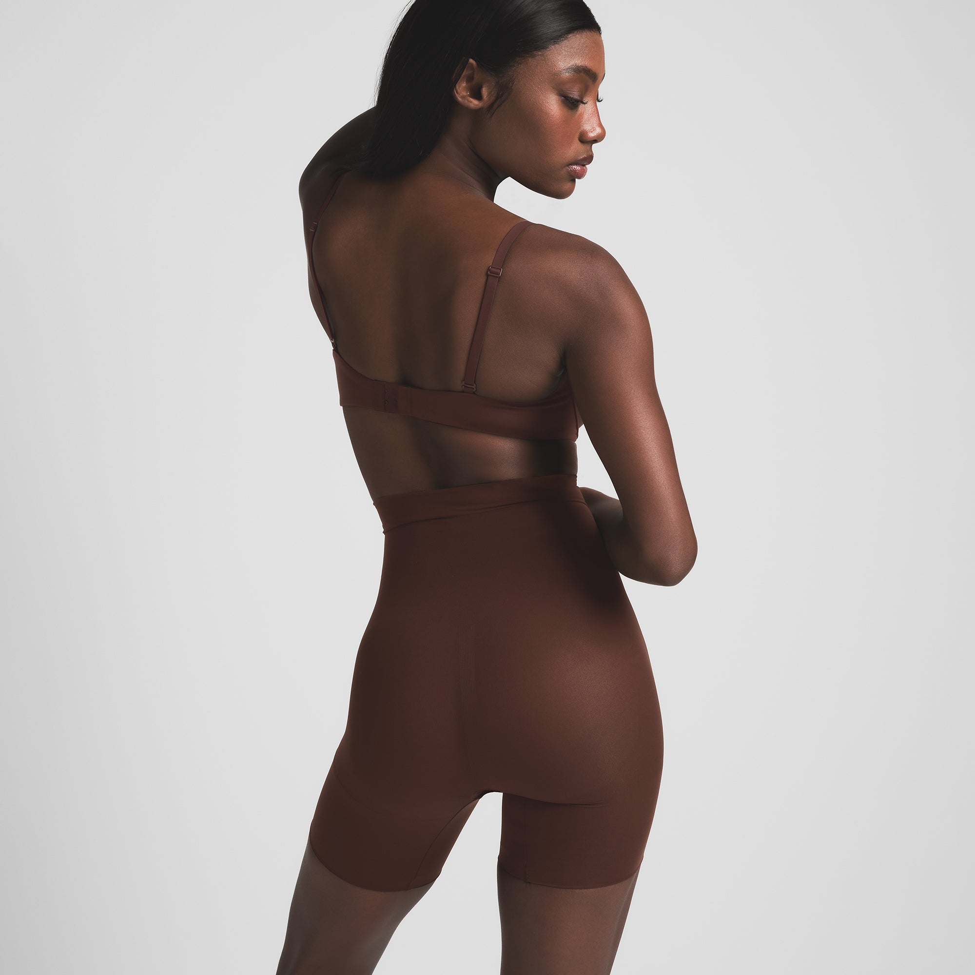 HIGH-WAISTED MID THIGH SHORT - Image 3