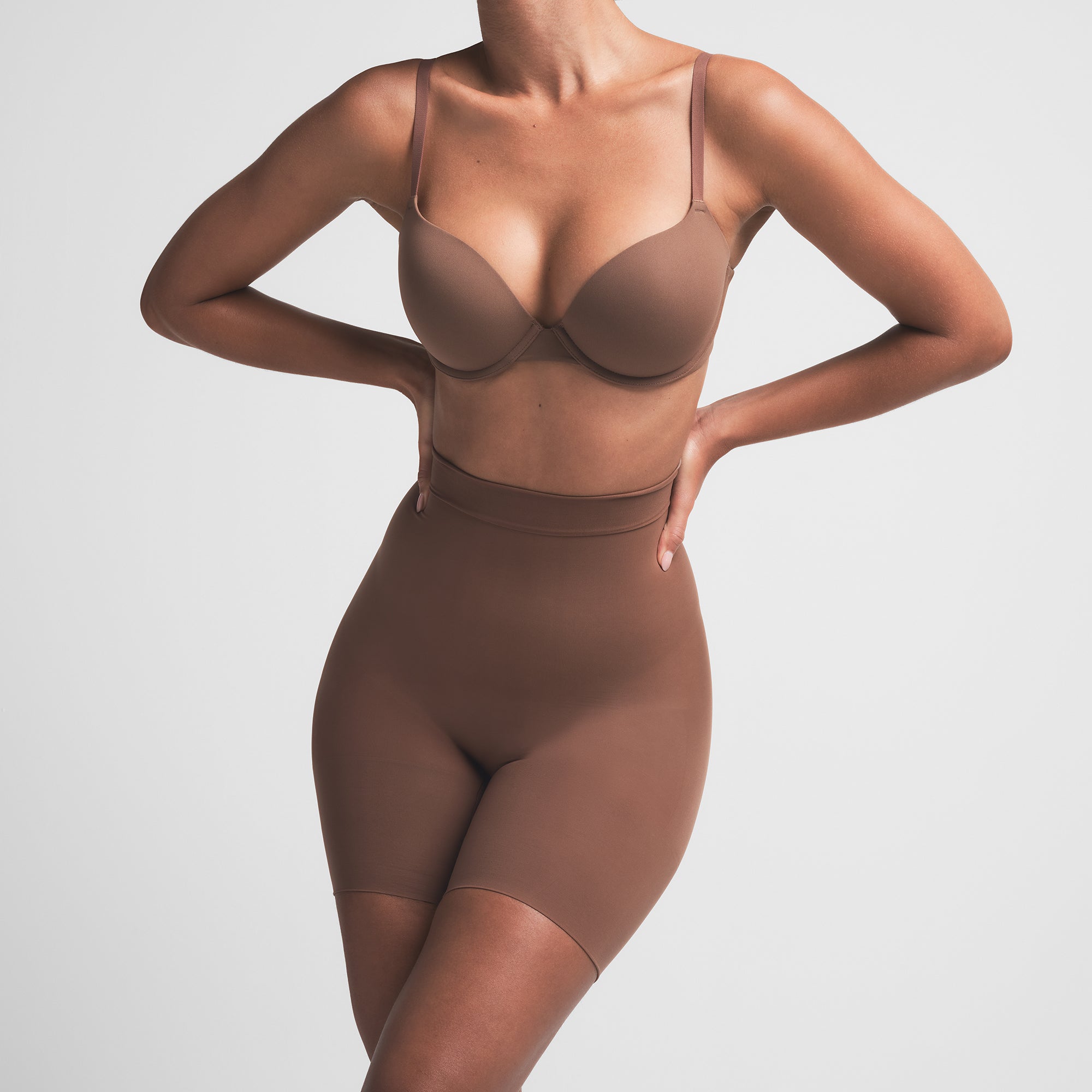 HIGH-WAISTED MID THIGH SHORT - Image 2