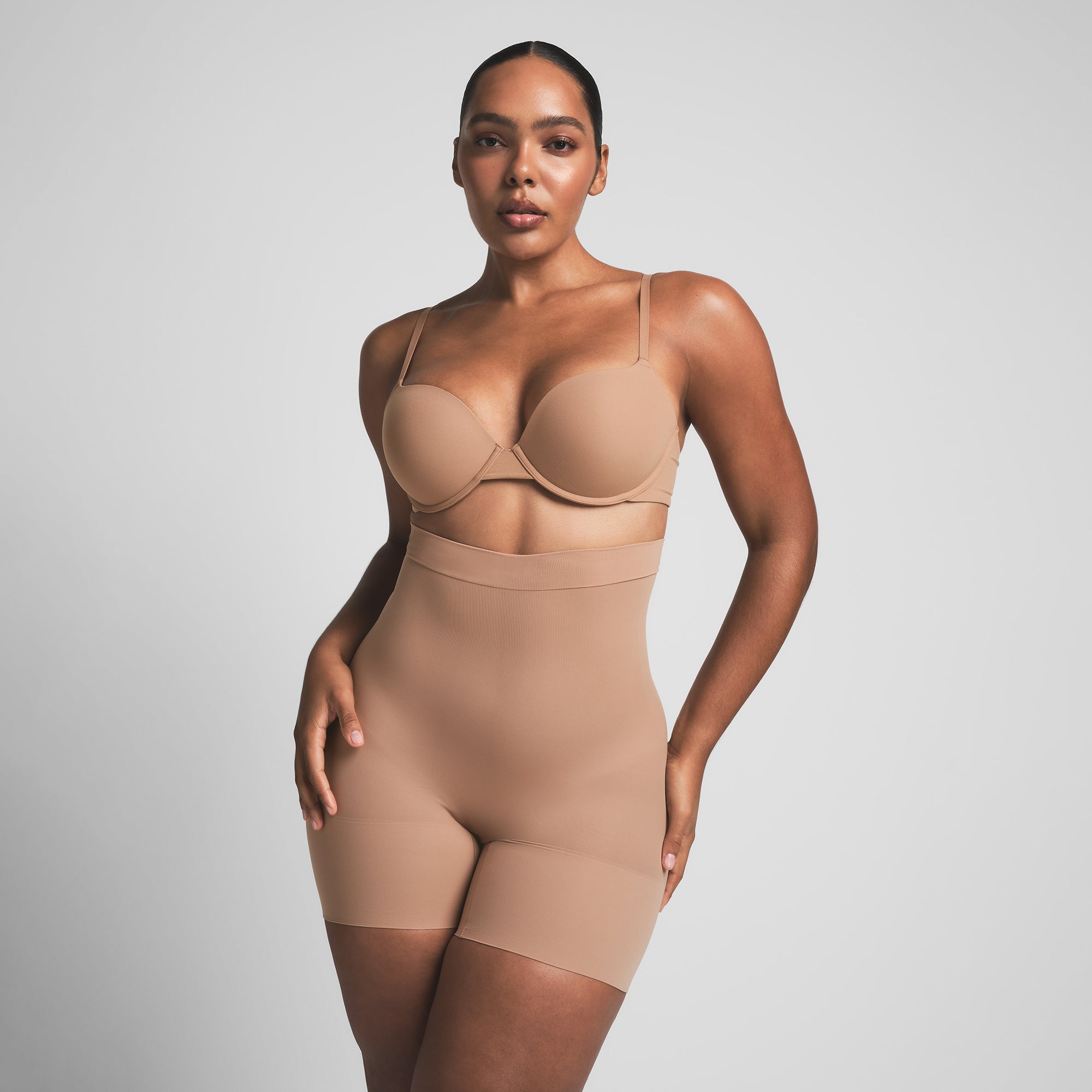 HIGH-WAISTED MID THIGH SHORT - Image 3