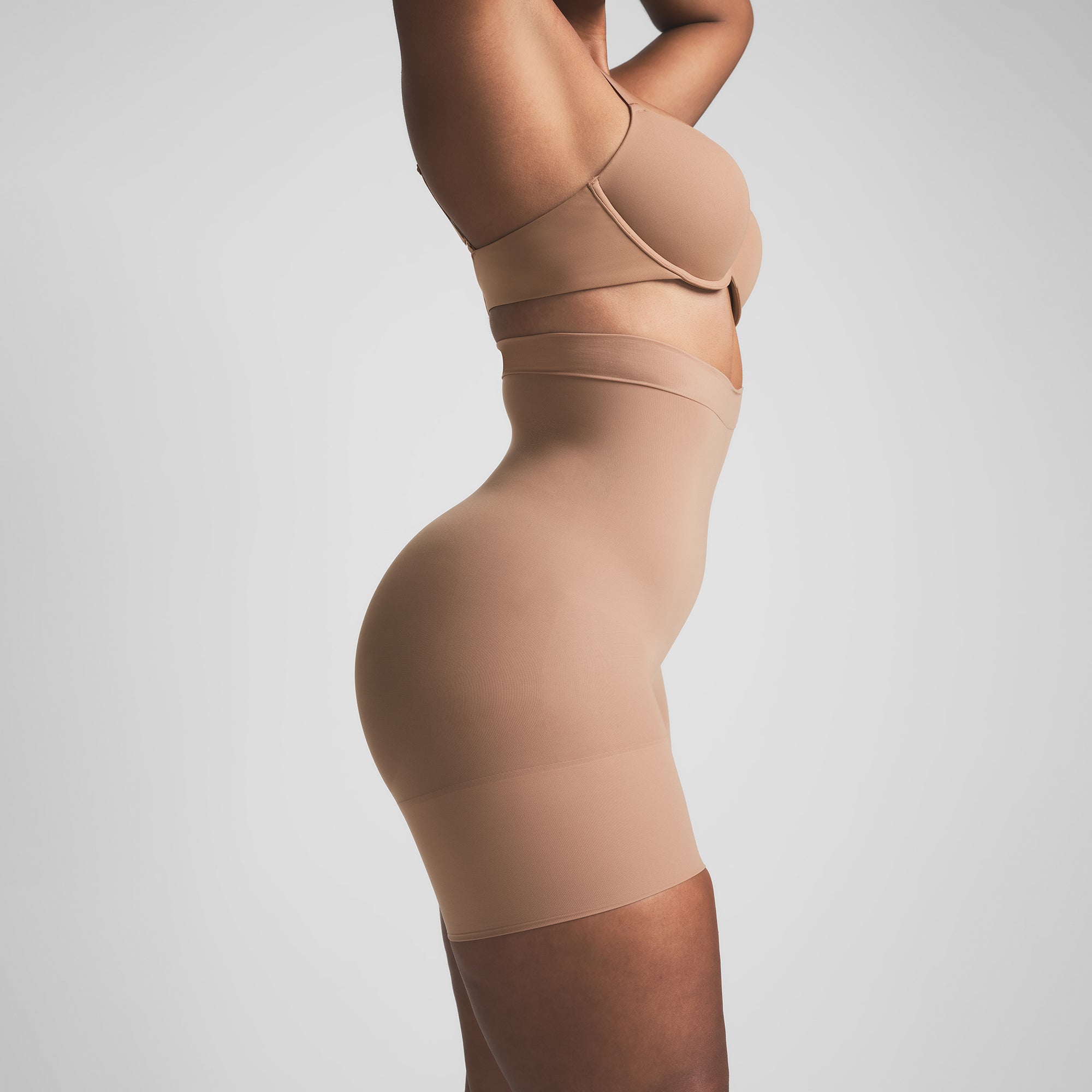HIGH-WAISTED MID THIGH SHORT - Image 2