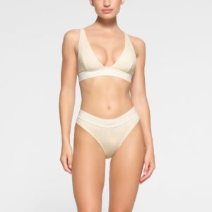 PLUNGE BRALETTE