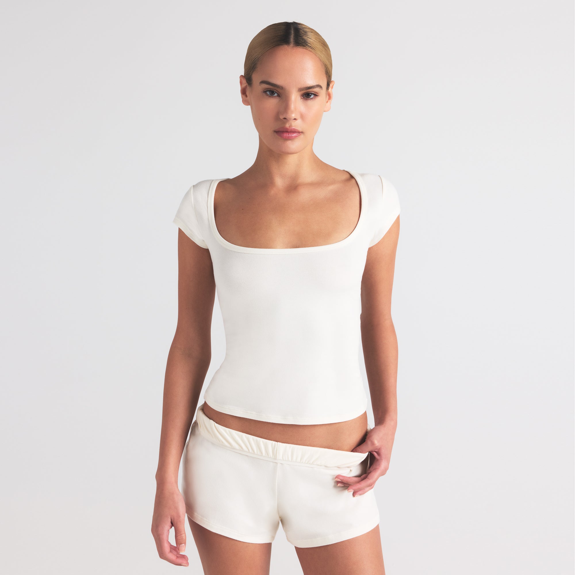 SCOOP NECK T-SHIRT