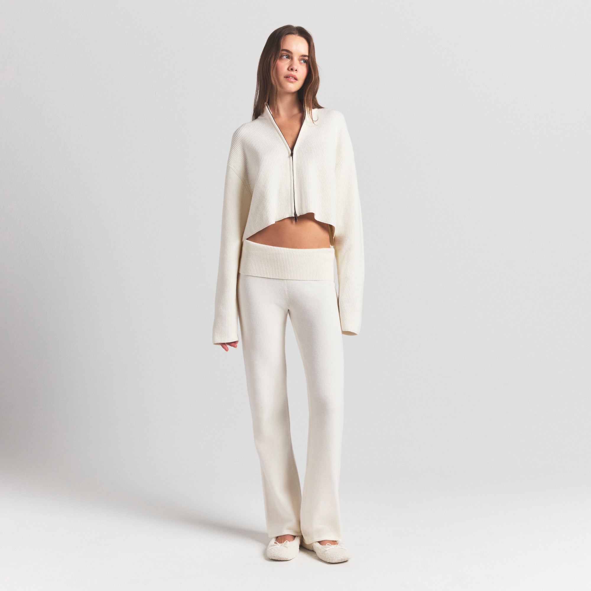 RIBBED MOCK NECK ZIP UP