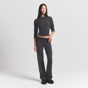 RIBBED LONG SLEEVE FITTED CREW NECK