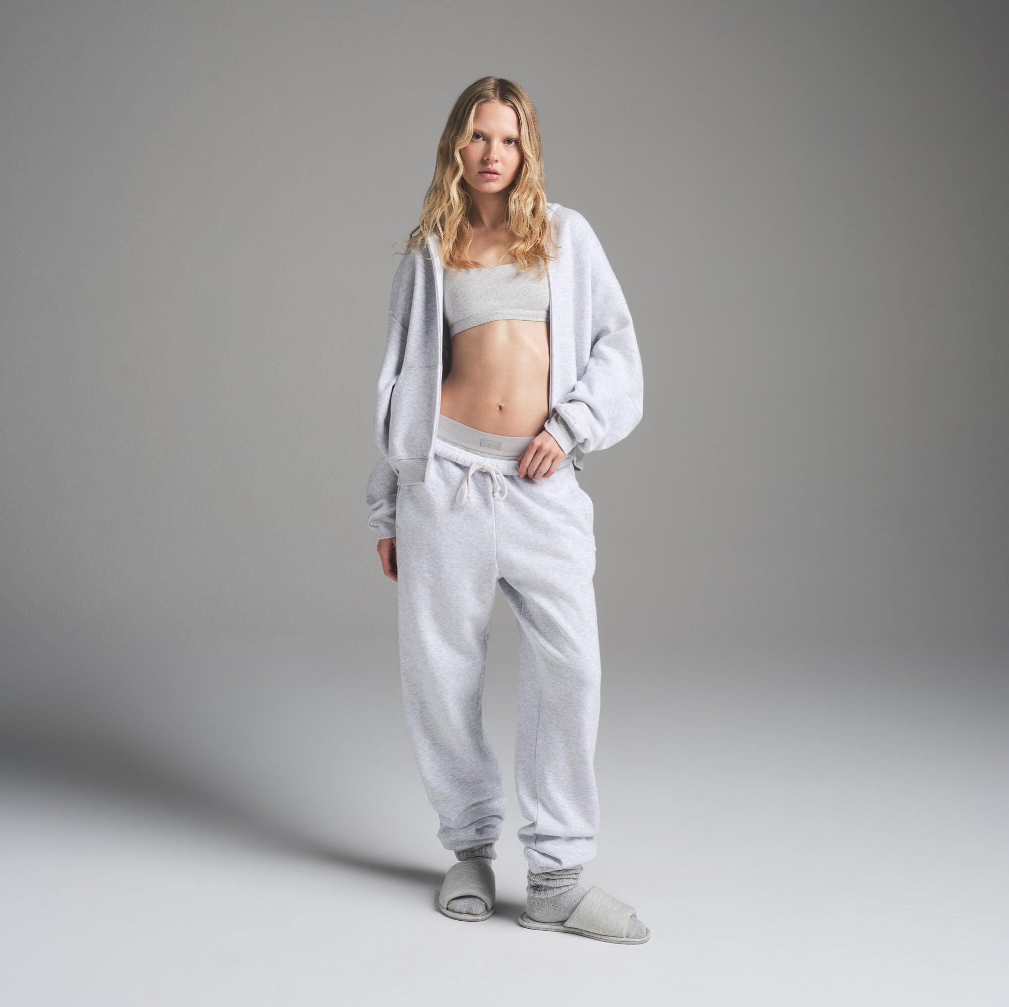 CLASSIC ZIP UP HOODIE