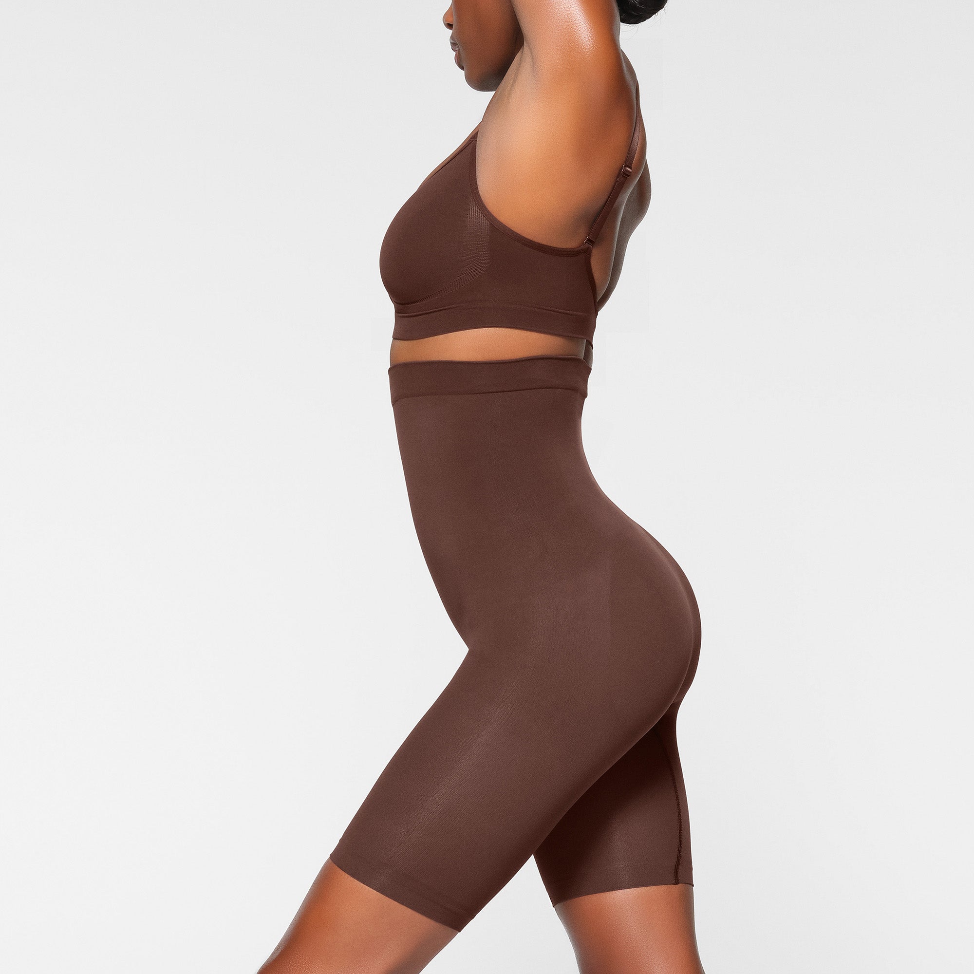 HIGH-WAISTED ABOVE THE KNEE SHORT - Image 2