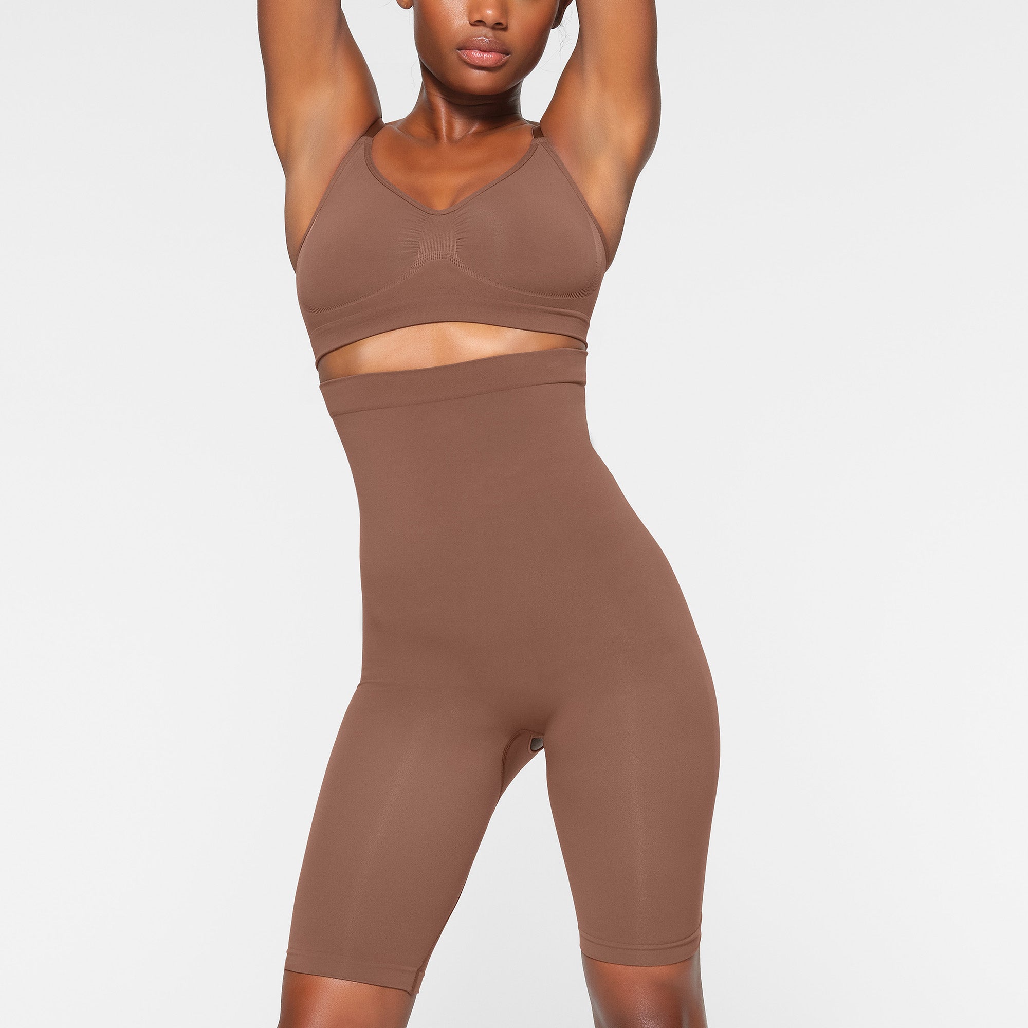 HIGH-WAISTED ABOVE THE KNEE SHORT
