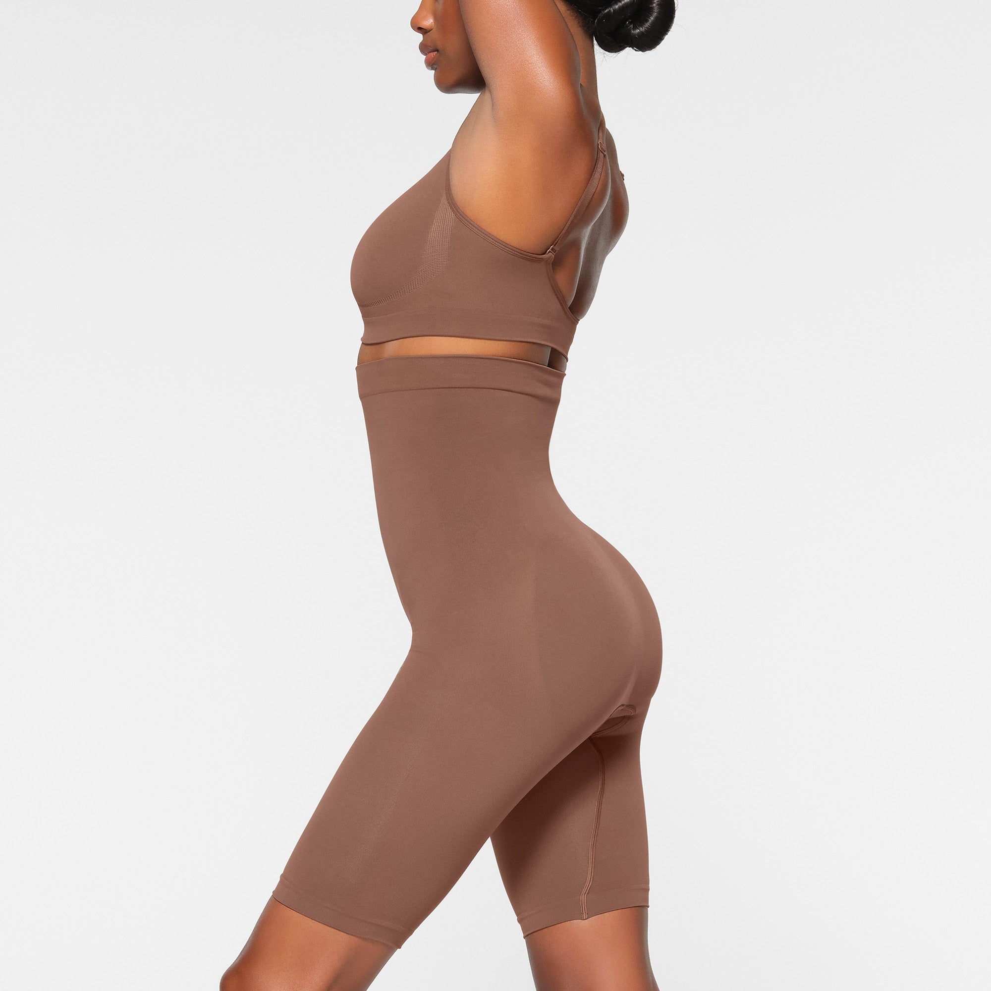 HIGH-WAISTED ABOVE THE KNEE SHORT - Image 2