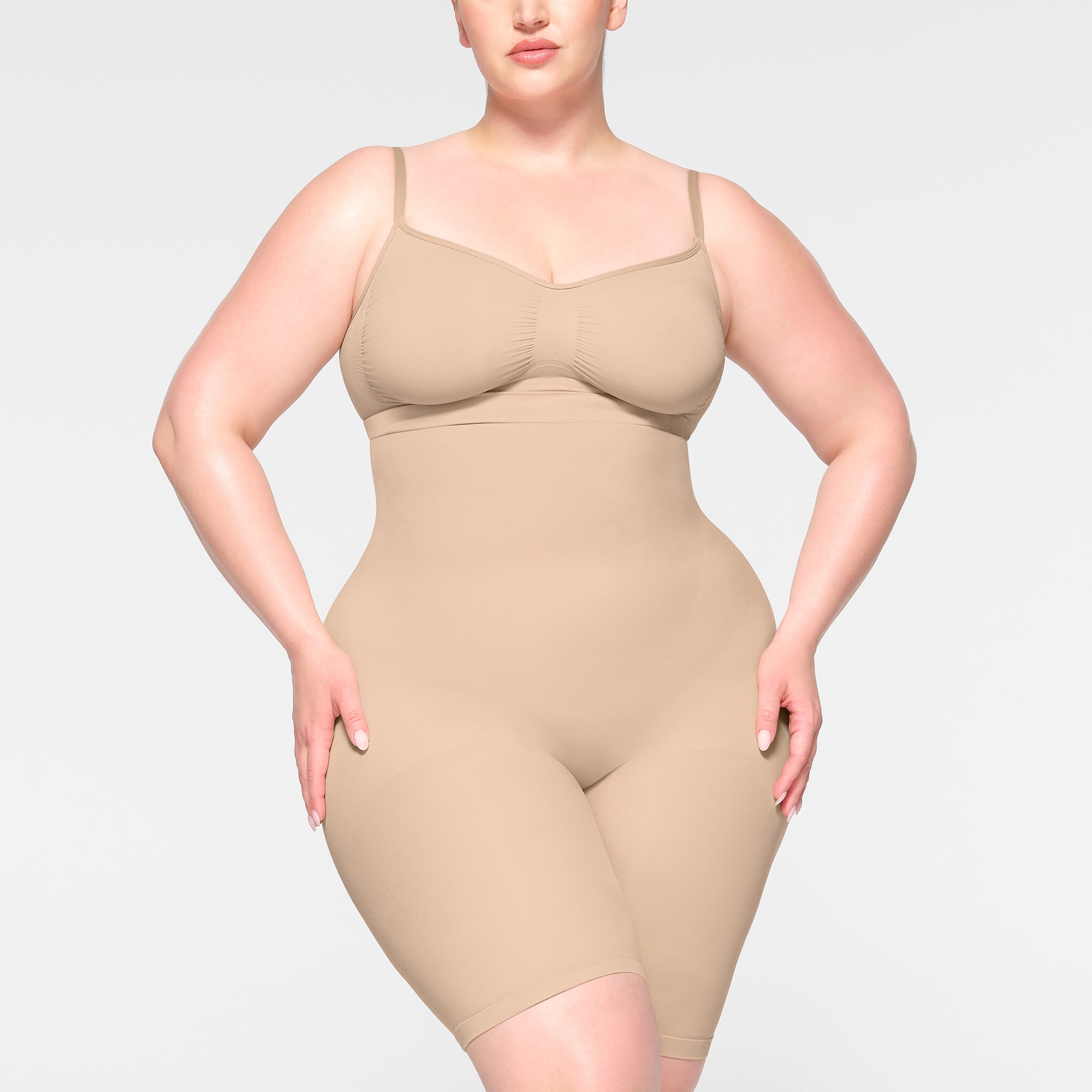 HIGH-WAISTED ABOVE THE KNEE SHORT