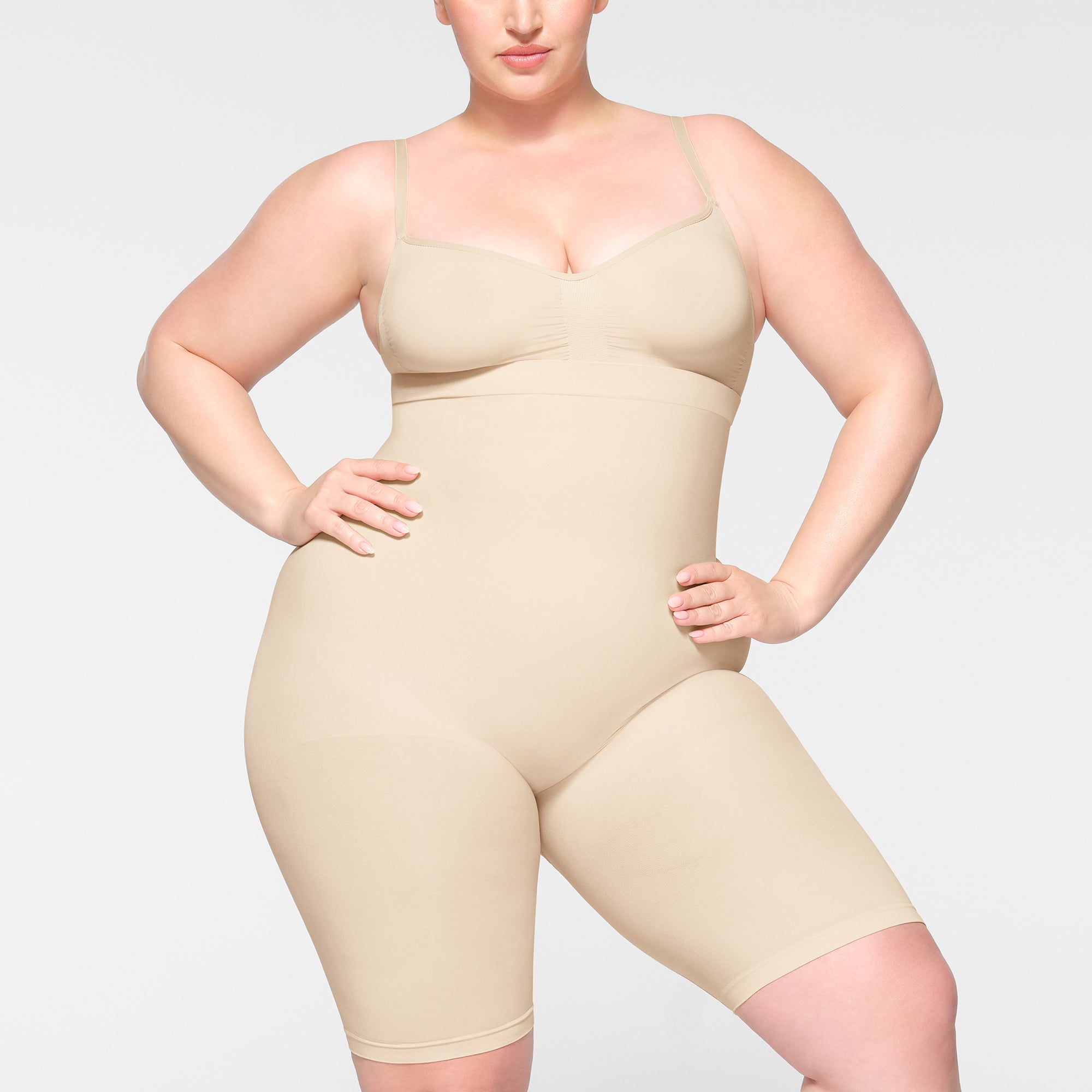 HIGH-WAISTED ABOVE THE KNEE SHORT