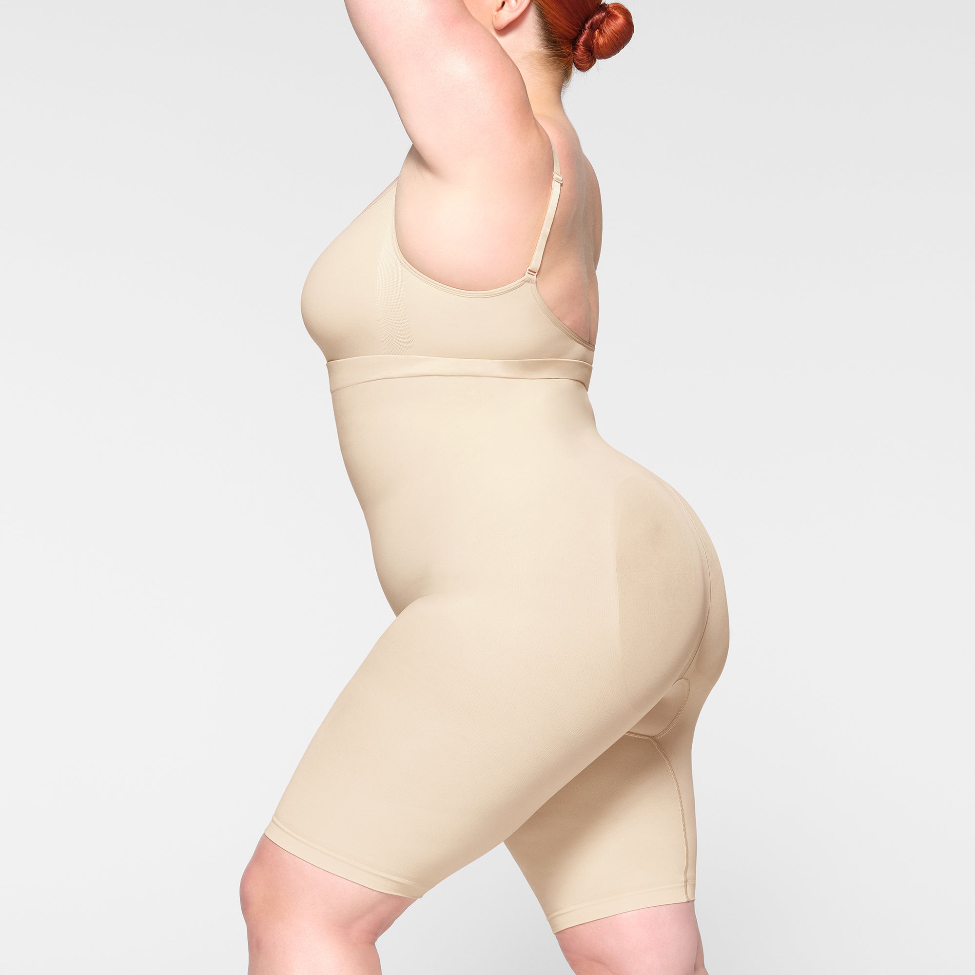 HIGH-WAISTED ABOVE THE KNEE SHORT - Image 2
