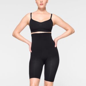HIGH-WAISTED ABOVE THE KNEE SHORT